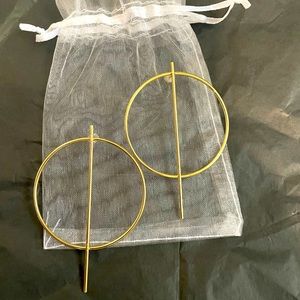 Gold circle shaped post earrings.Lead & nickel free, hypoallergenic.